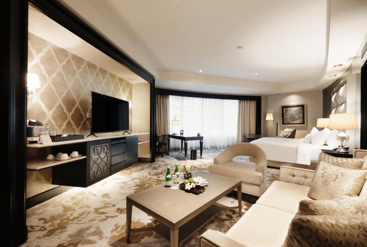 Studio Executive Suite,989908654:JPEG